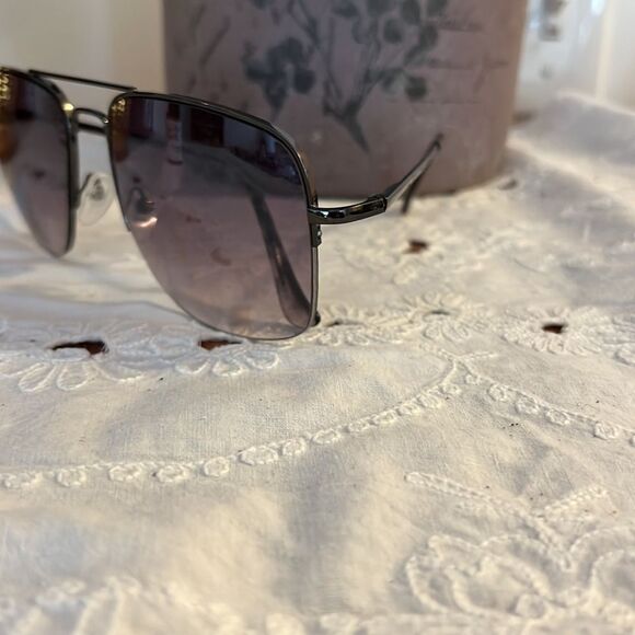 Joe Fresh NWOT aviator sunglasses - Picture 2 of 3